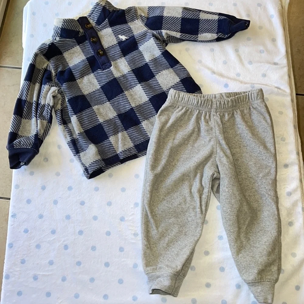 Great condition - Carter’s 12 Months